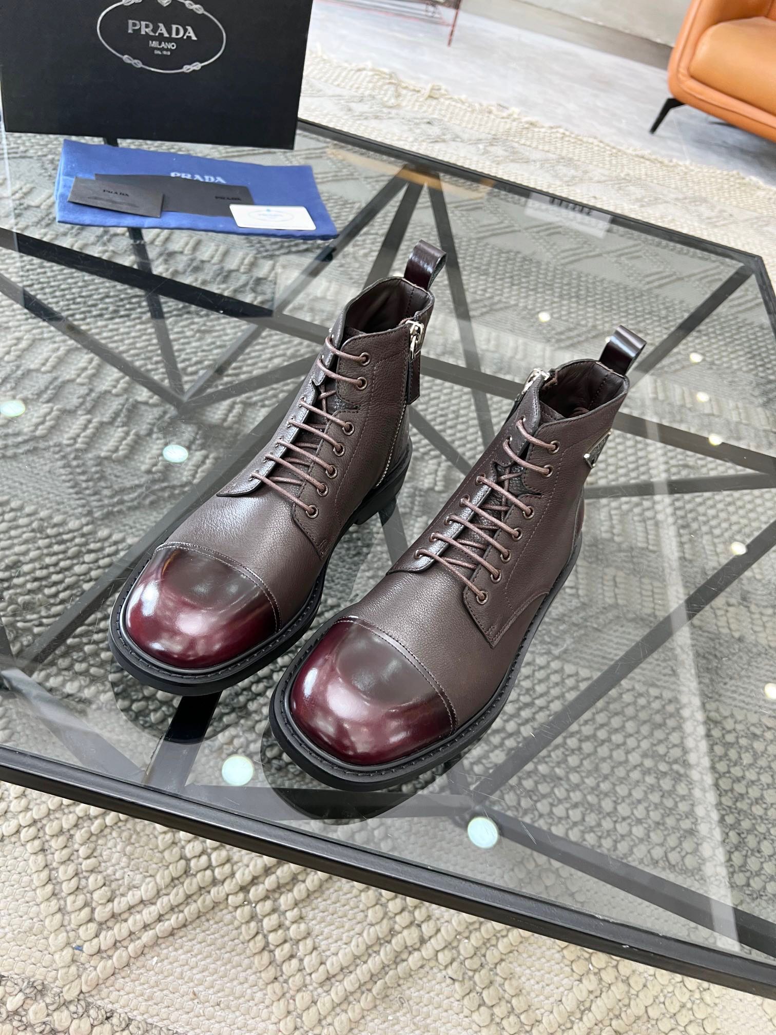 NO:216357,Brand P R A D A Color Original Color Number 38-44 Customized 38.45 Price Material Prada New Fashionable Men's Boots Super High Quality European and American Style Luxury Materials 1:1 Production of Uppers with imported original cowhide   cowhide Inner Luxury Materials Purely handmade for comfortable wearing experience Original TPR rubber sole, Prada Men's Boots, prada, boots, cowhide19860909品牌P R A D A 颜色原版配色 码数38-44定做38.45 价格 材质普拉达新款 时尚男靴超高品质欧美风格 奢华选材1:1制作 鞋面采用进口原版牛皮 牛皮内里奢华用料 纯手工打造只为舒适的穿着体验原版TPR橡胶大底,普拉达 男靴,prada,boots,cowhide,Men's shoes