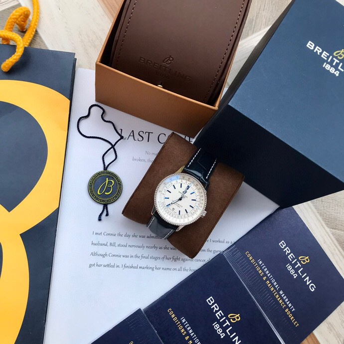 NO:150167,The new Breitling model has arrived, and it is a cool style. This one is a century-old classic!  Breitling Aviation timer, such a complex dial is not dazzling or aesthetically exhausting, and it still shines brightly in the dim lights. This is the charm of the classic!  Two-way rotating bezel, circular flying slide ruler, 41mm diameter, equipped with original ETA movement, curved double-sided anti-glare sapphire glass watch mirror, Navitimer aviation bracelet, 30m waterproof, official price 30,000 !  You know our price!  breitling19860909百年灵新款到货,帅爆了的款式,这款堪称百年经典！百年灵航空计时,如此复杂的表盘却一点不让人眼花缭乱、审美疲劳,依旧在灯火阑珊处熠熠生辉,这就是经典的魅力！双向旋转表圈,环形飞行滑尺,41mm表径,搭载原装ETA机芯,弧面双面防眩目蓝宝石玻璃表镜,Navitimer航空表链,30m防水,官价3万 ！我们的价你懂的！,,breitling,Watch