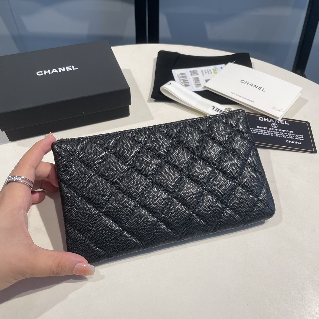 Chanel upgraded versionIn stock, Xiaoxiang 22 spring and summer series, rhinestone buckle, fine ball grained cowhide, small clutch bag, so beauti