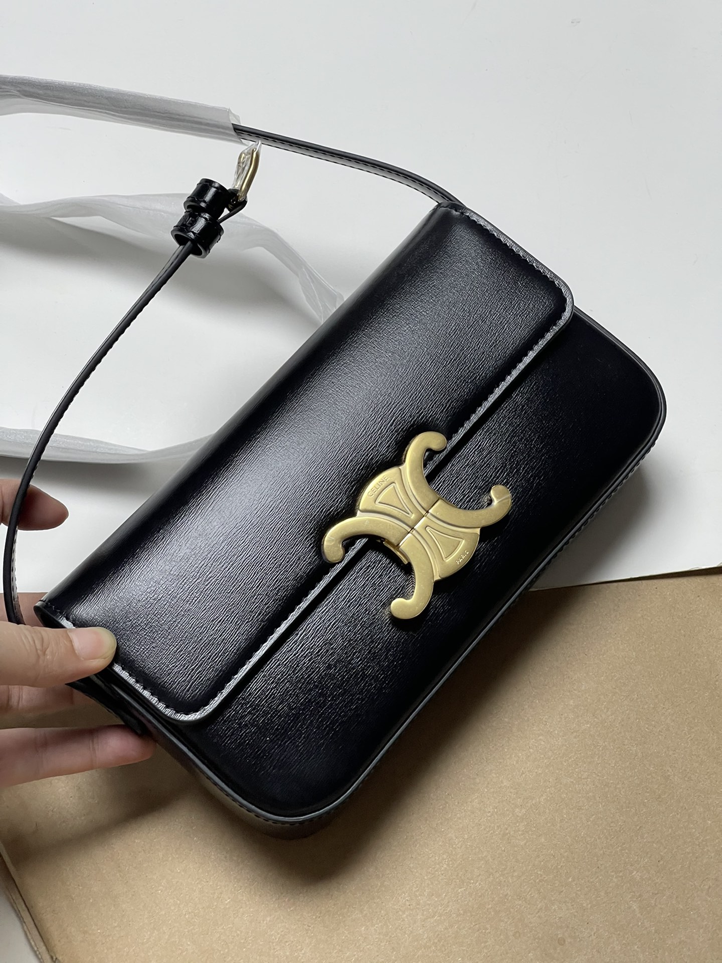 800! celine TRIOMPHE pure original new new authentic hobo Arc de Triomphe armpit bag! Cow leather exterior + original sheepskin lining, single sh