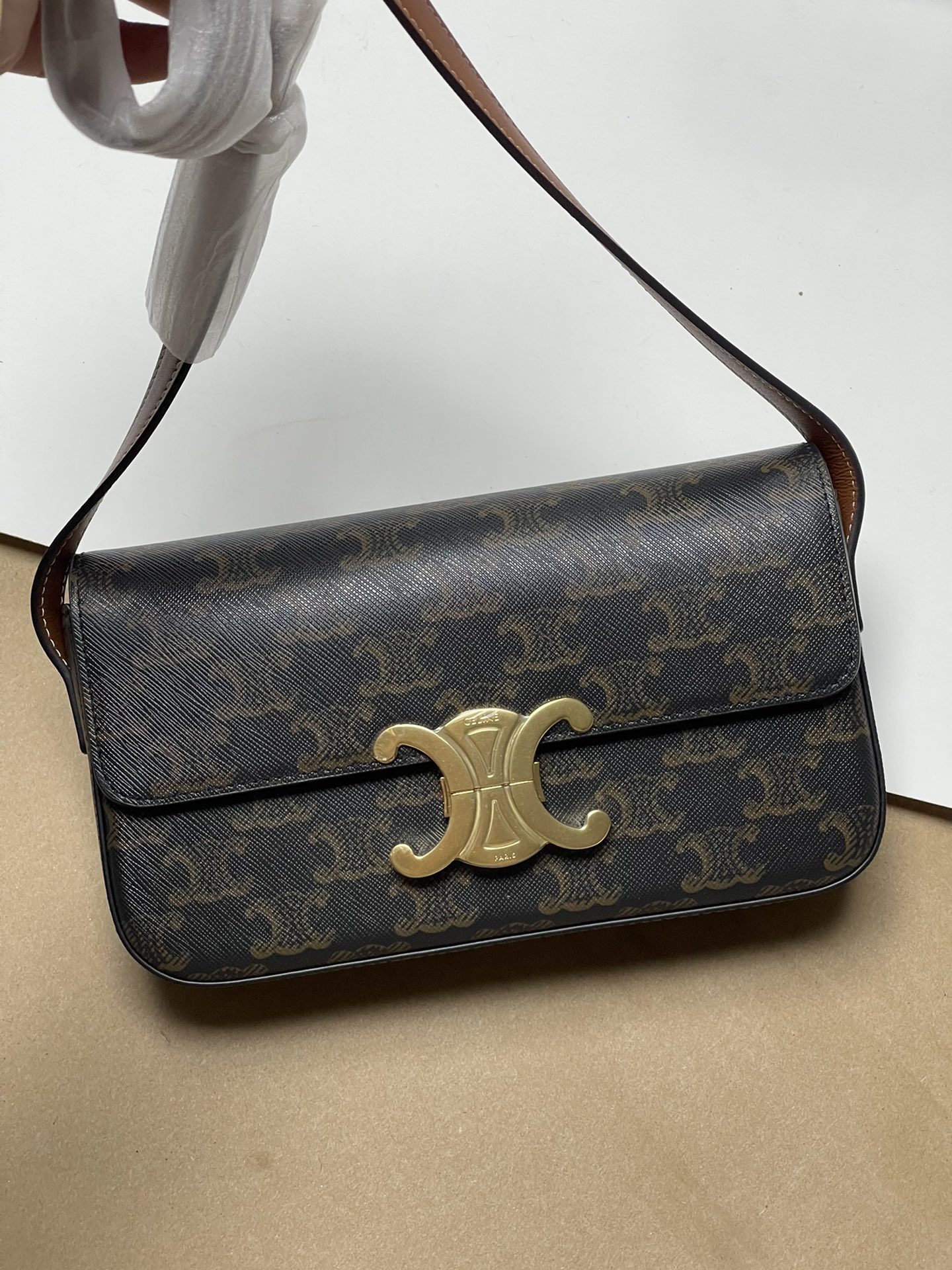 800! celine TRIOMPHE pure original new new authentic hobo Arc de Triomphe armpit bag! Cow leather exterior + original sheepskin lining, single sh