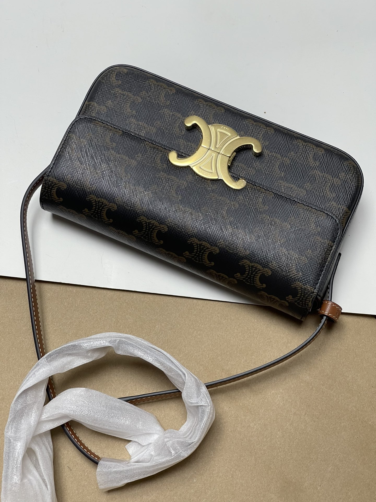 800! celine TRIOMPHE pure original new new authentic hobo Arc de Triomphe armpit bag! Cow leather exterior + original sheepskin lining, single sh