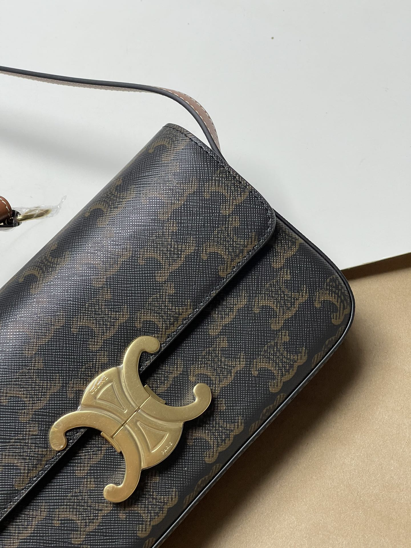 800! celine TRIOMPHE pure original new new authentic hobo Arc de Triomphe armpit bag! Cow leather exterior + original sheepskin lining, single sh