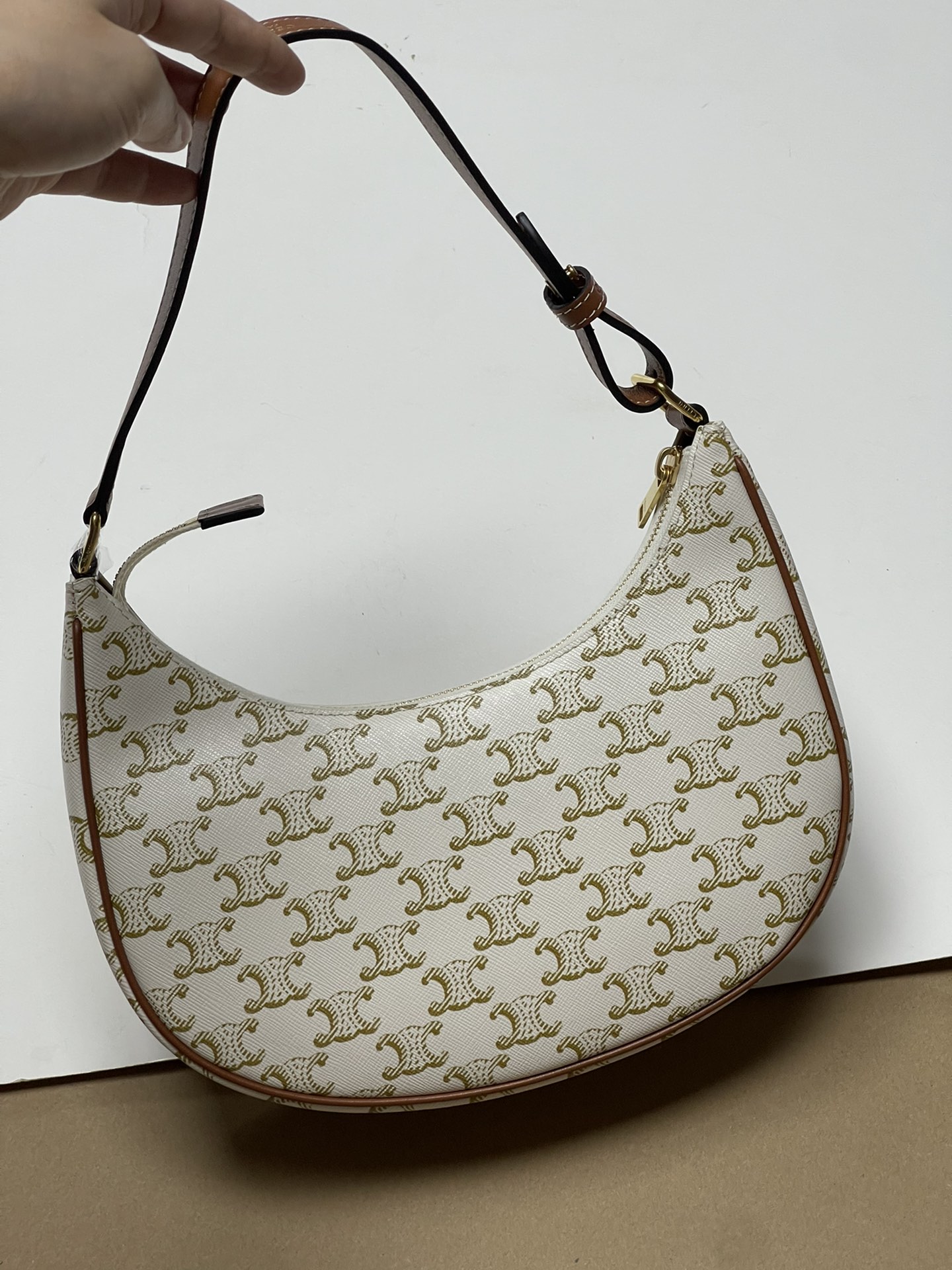 600! Spot presbyopia! Celine Ava Triomphe pure original new new armpit bag! 100% pure! Another popular style, the popularity of armpit bags is un