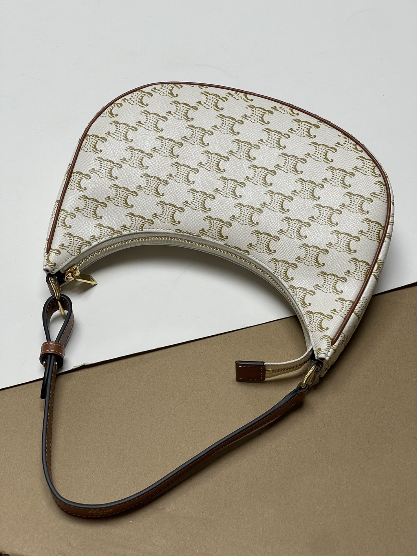 600! Spot presbyopia! Celine Ava Triomphe pure original new new armpit bag! 100% pure! Another popular style, the popularity of armpit bags is un