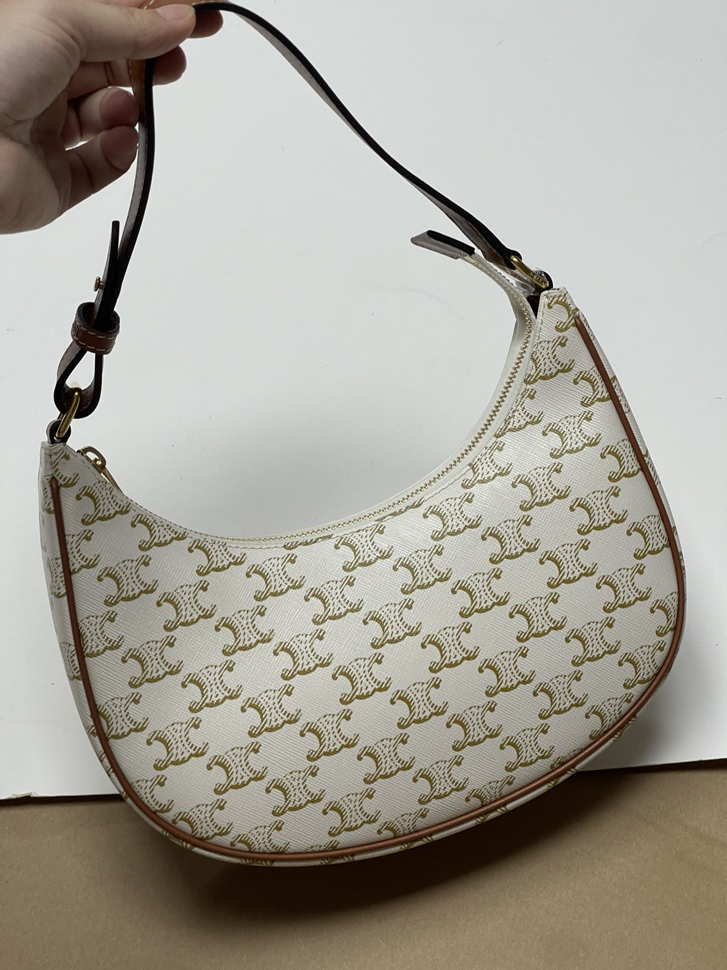 600! Spot presbyopia! Celine Ava Triomphe pure original new new armpit bag! 100% pure! Another popular style, the popularity of armpit bags is un
