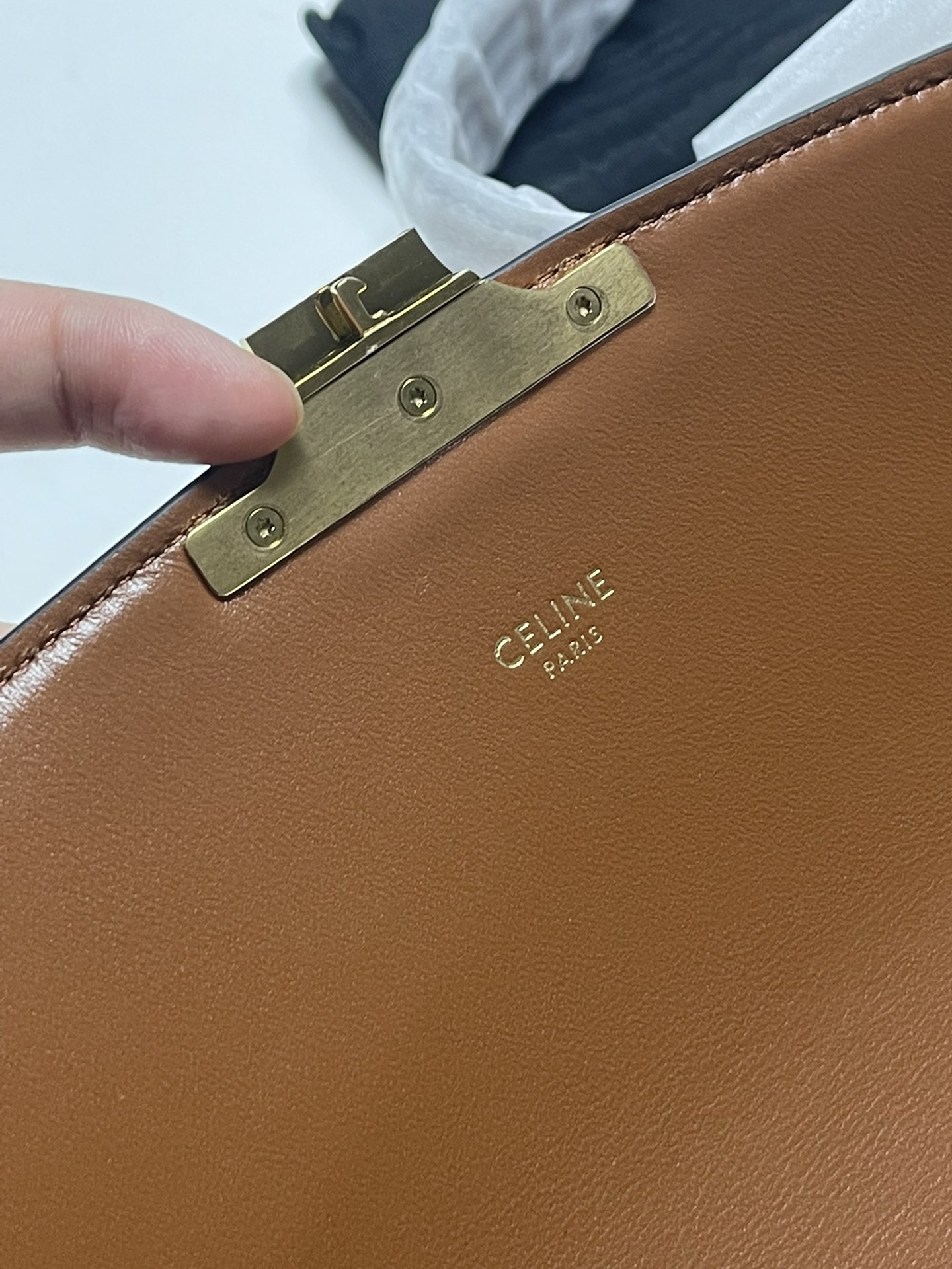 Large size 1050! Trumpet 950! CELINE TRIOMPHE pure original new product new Arc de Triomphe. Dimensions: Small 18.5 TRIOMPHE metal texture lock,