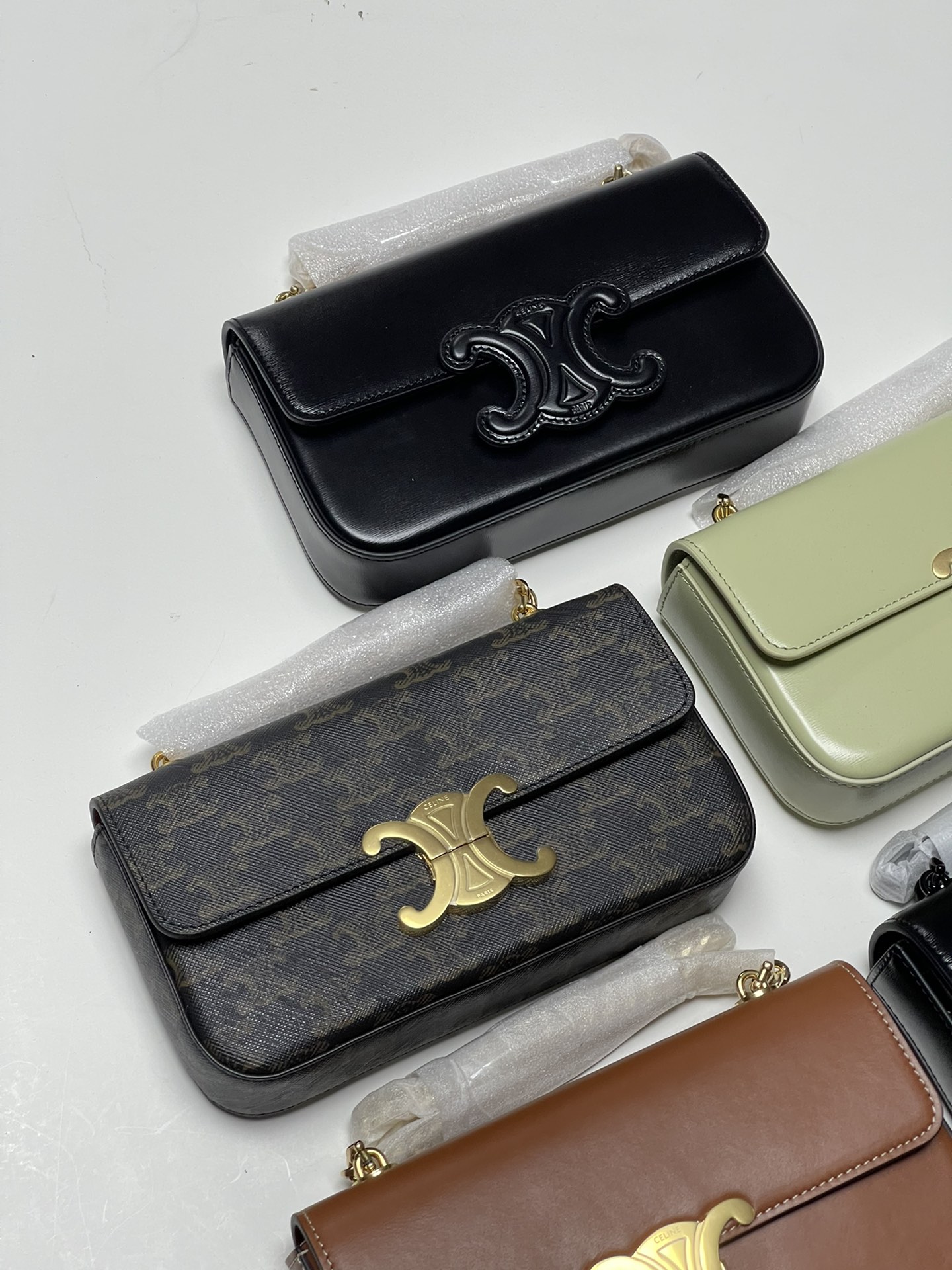 880 celine TRIOMPHE pure originalNew new authentic hobo Arc de Triomphe armpit bag! Cow leather outer + original sheepskin lining, single shoulde