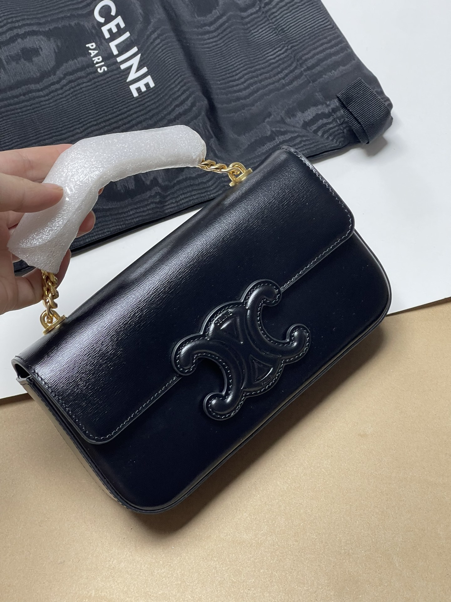 880! celine TRIOMPHE pure original new new authentic hobo Arc de Triomphe armpit bag! Cow leather outer + original sheepskin lining, single shoul