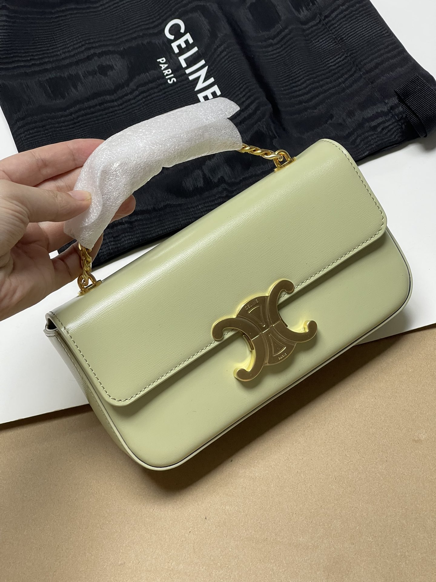 880! celine TRIOMPHE pure original new new authentic hobo Arc de Triomphe armpit bag! Cow leather exterior + original sheepskin lining, single sh