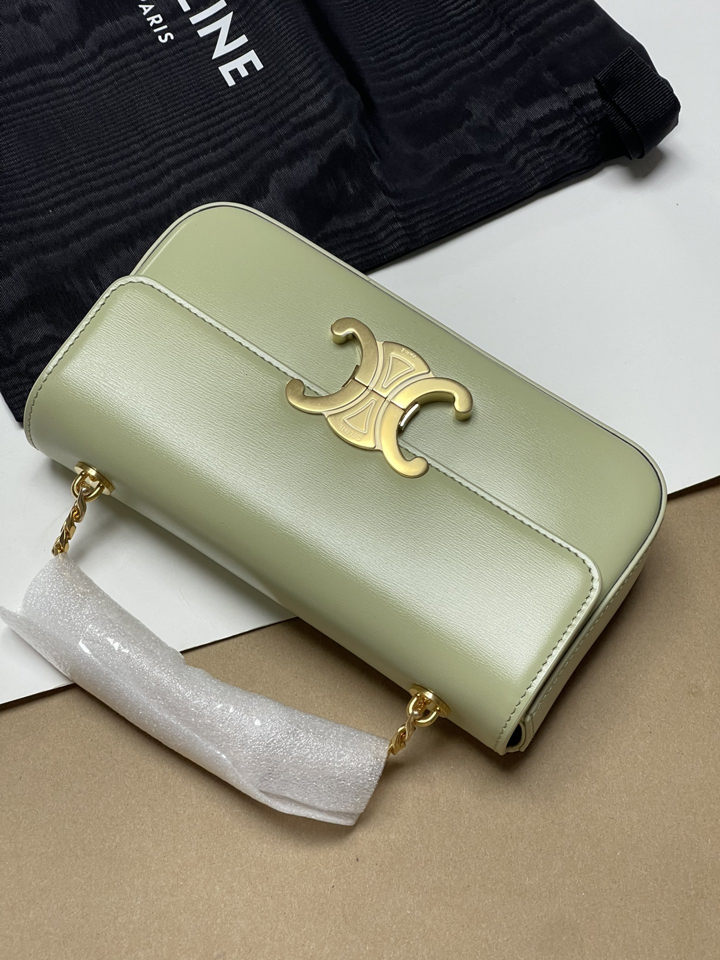 880! celine TRIOMPHE pure original new new authentic hobo Arc de Triomphe armpit bag! Cow leather exterior + original sheepskin lining, single sh