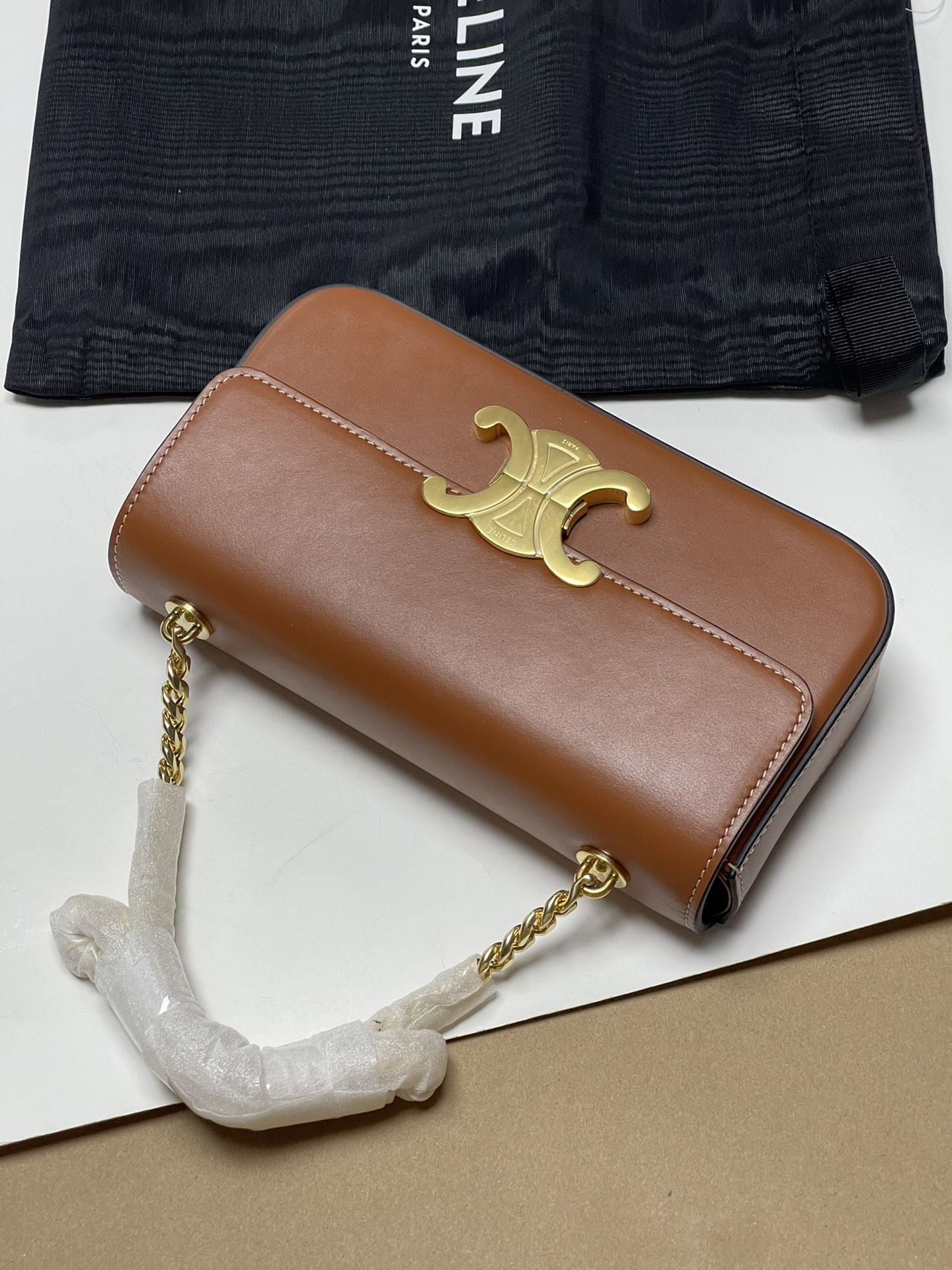 880! celine TRIOMPHE pure original new new authentic hobo Arc de Triomphe armpit bag! Cow leather exterior + original sheepskin lining, single sh