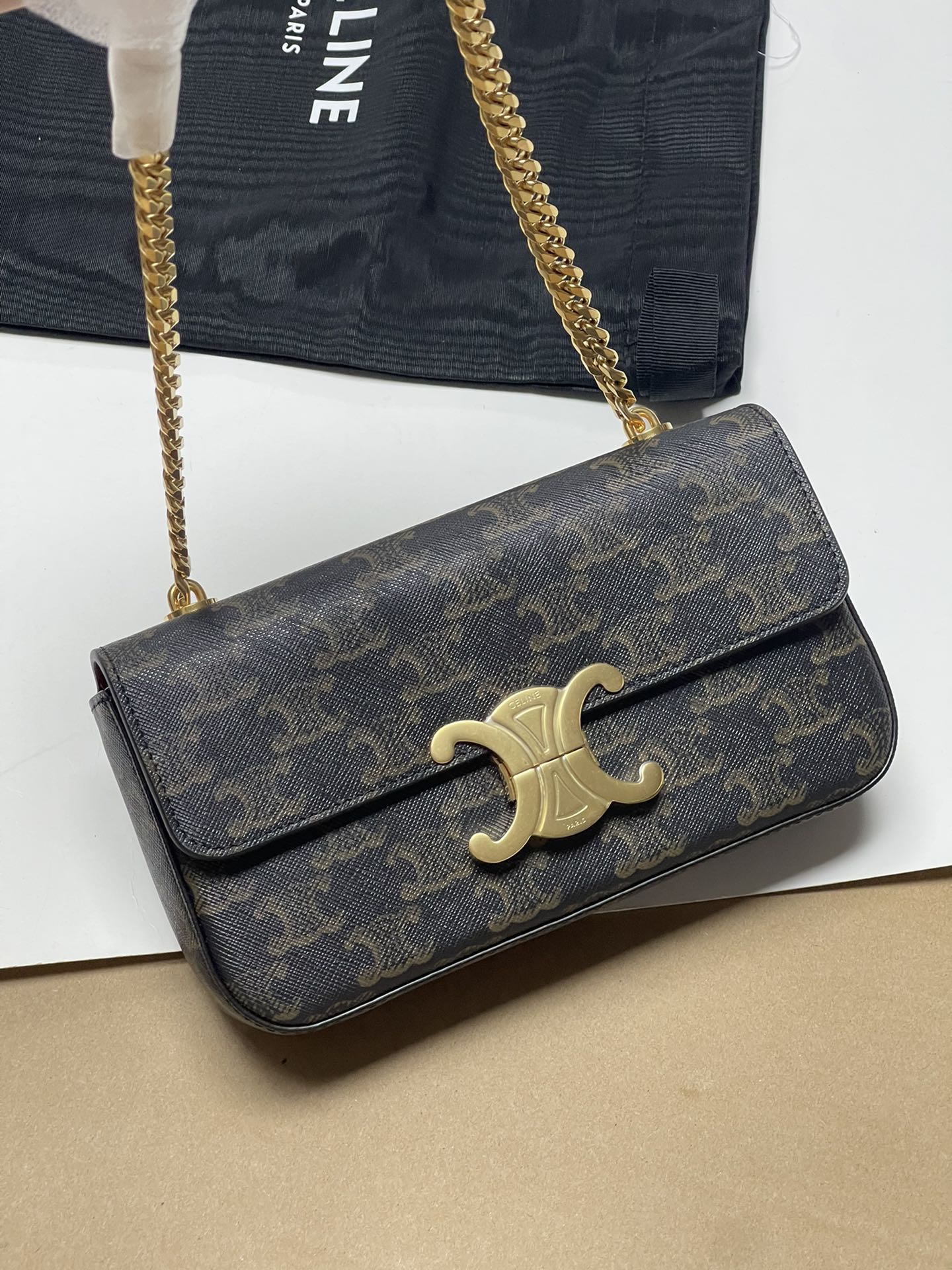 880! celine TRIOMPHE pure original new new authentic hobo Arc de Triomphe armpit bag! Cow leather exterior + original sheepskin lining, single sh