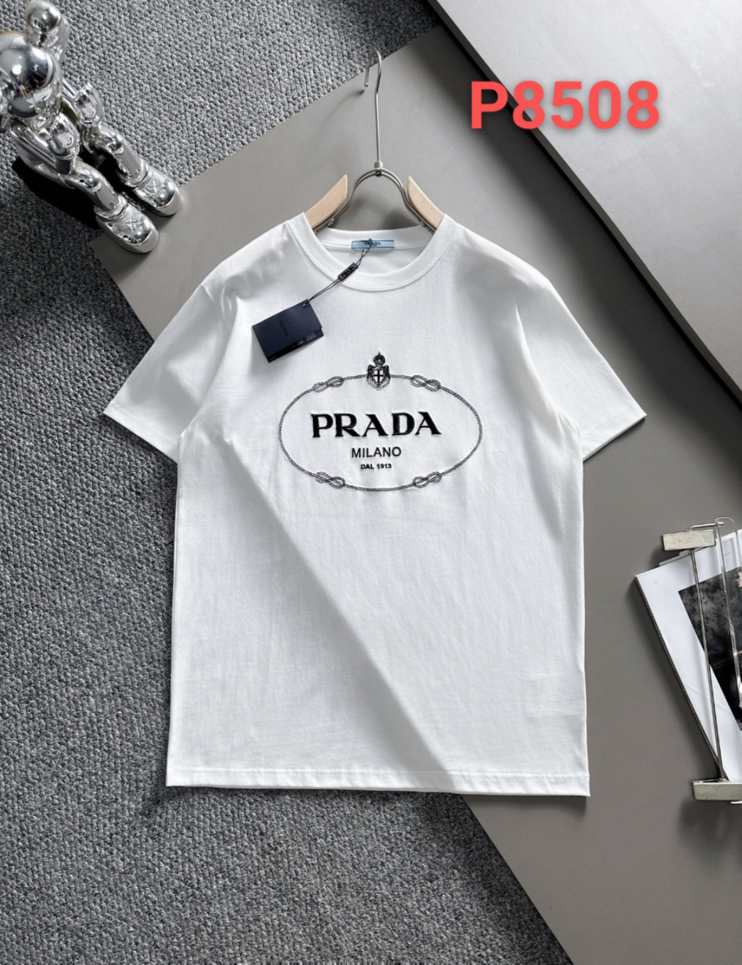 Prad* Prada* 24SS nueva primavera/verano, logo bordado en el pecho, versión alta, excelente efecto al usarla, camiseta …