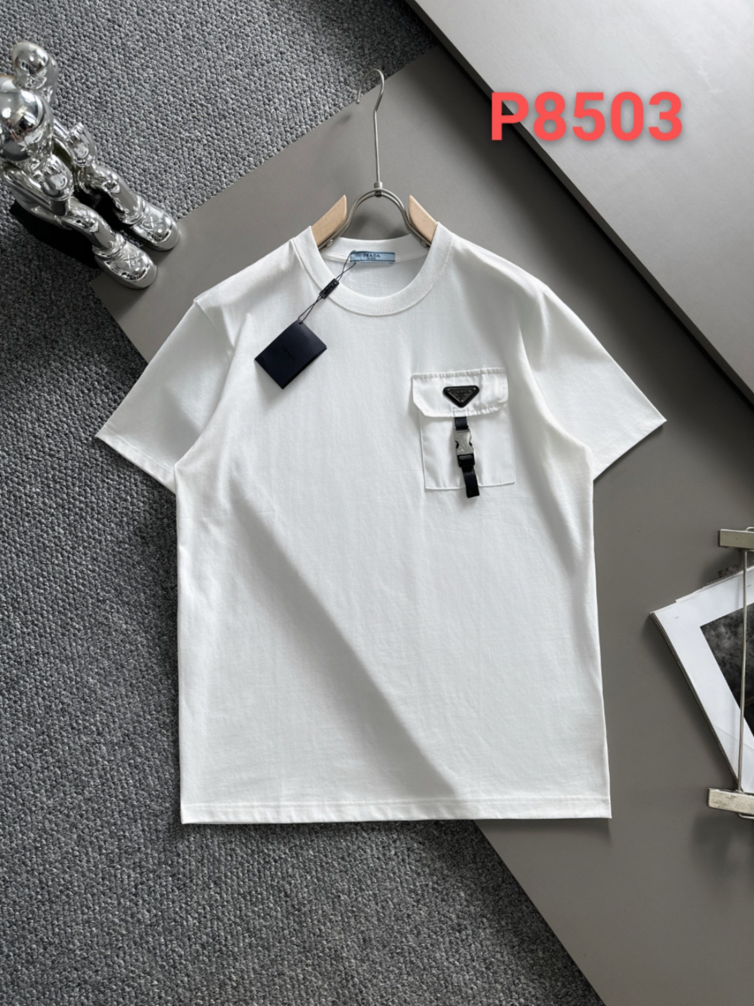 Prad* Prada* 24SS nueva primavera/verano, bolsillo con etiqueta de hierro en el pecho, versión alta, excelent…