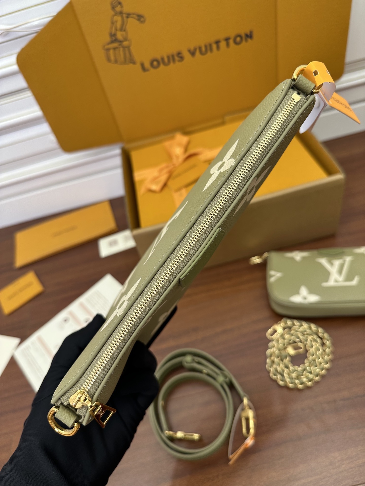 独家首发型号特正版M22670品质全面再次升级专柜同步电子芯片内码新礼盒礼品袋保护纸铜版电子标签合格证皮