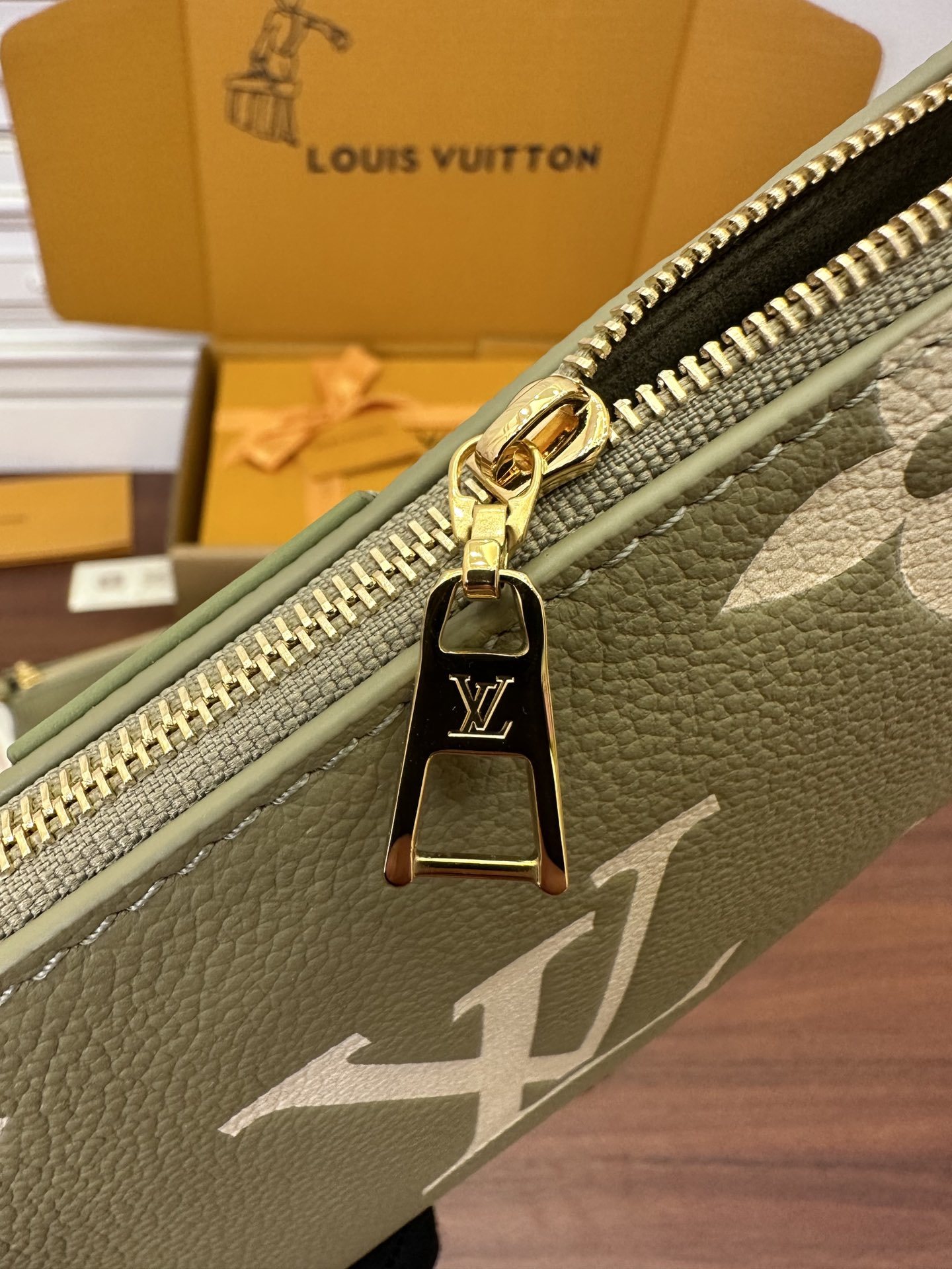 独家首发型号特正版M22670品质全面再次升级专柜同步电子芯片内码新礼盒礼品袋保护纸铜版电子标签合格证皮