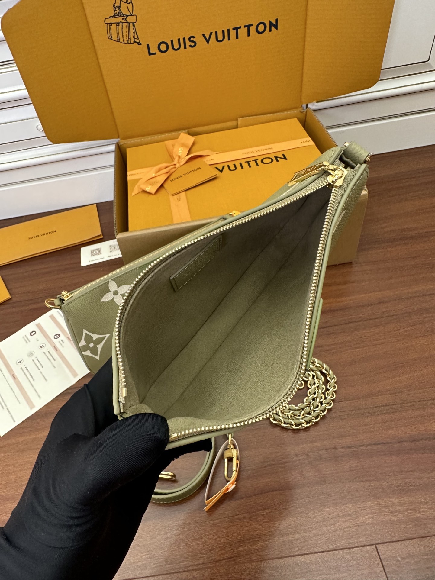 独家首发型号特正版M22670品质全面再次升级专柜同步电子芯片内码新礼盒礼品袋保护纸铜版电子标签合格证皮
