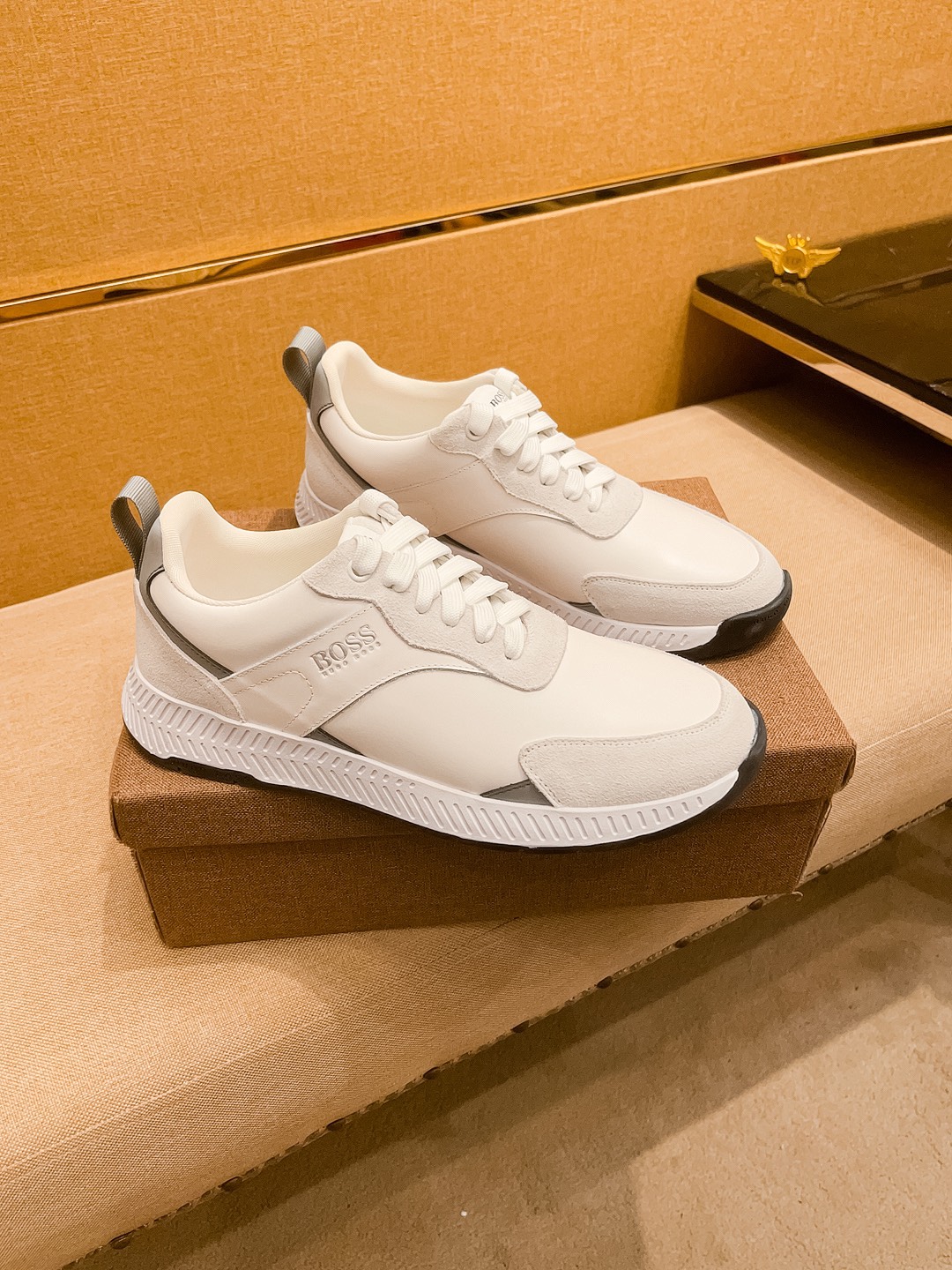 NO:272429,【BOSS】 High-end men's shoes brand Official website 11's latest masterpiece upper is made of Italian imported cowhide with comfortable and breathable inner original non-slip and wear-resistant outsole, making walking more convenient and comfortable!  Exclusive new style, amazing work, beautiful 11 ​​replica [color] compared to the official quality!  Create a fashionable personality to set off your uniqueness!  A must-have for trendy men! Classic size: 38-44 Color 2 colors available.,,cowhide19860909【 BOSS】 男鞋高端品牌 官网11最新力作鞋面采用意大利进口头层牛皮搭配舒适透气内里原版防滑耐磨大底制作,让行走更加便捷舒适！独家新款,惊世之作,与官方的质量相比美的11复刻[色]！打造时尚个性衬托你的与众不同！潮男必备!经典尺码:38-44 颜色 2 色可选.,,cowhide,Men's shoes