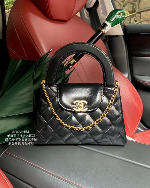 Chanel 23K Black Kelly Chain Bag - A Timeless Fashion Statement 1 Chanel 23K Black Kelly Chain Bag - A Timeless Fashion Statement