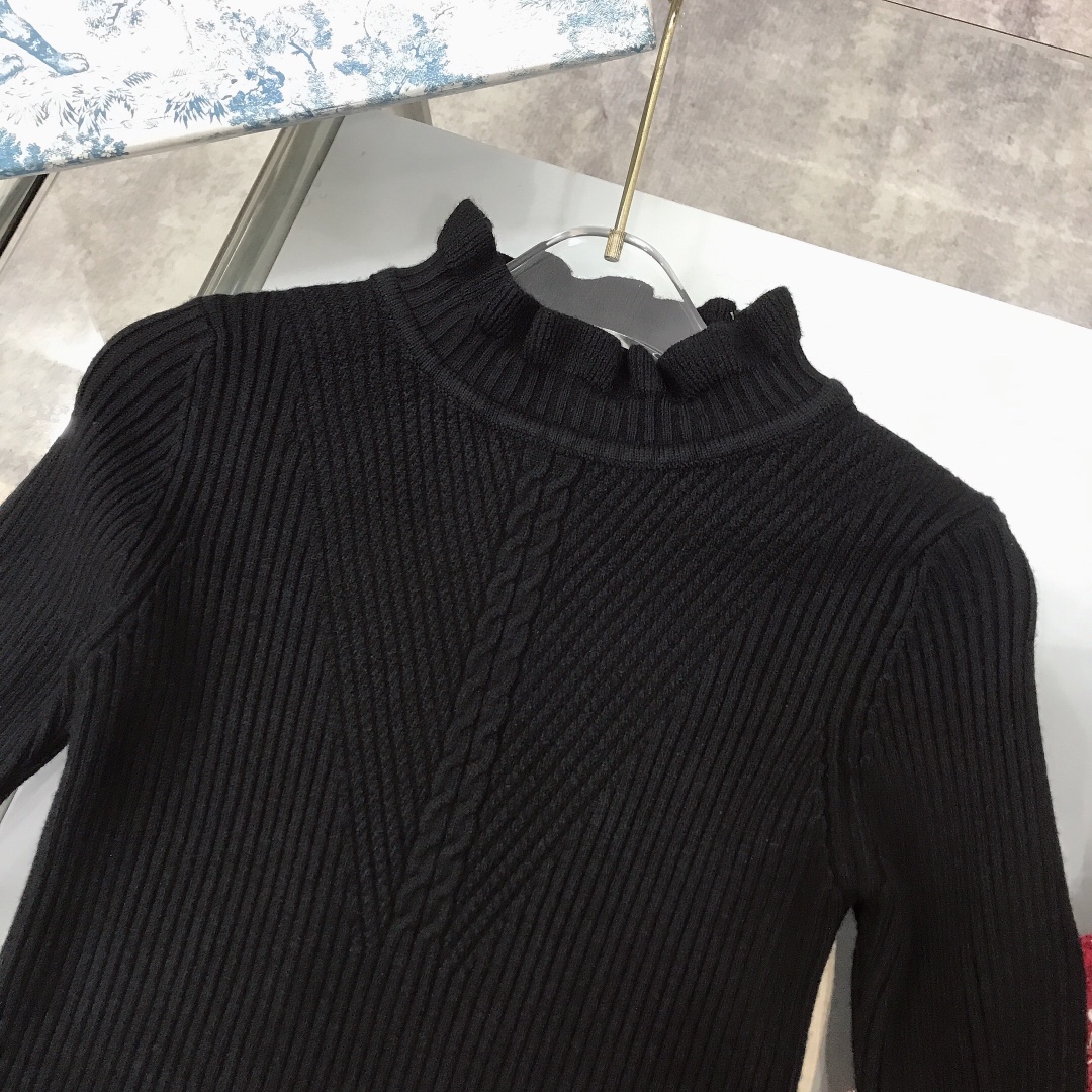 2023 Limited Series: Chane Little Fragrance Sweater Sets in Black and Red - 图片 5