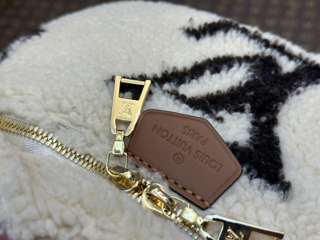 Louis Vuitton Haute Couture Classic Luxury Handbag Shoulder Crossbody 6