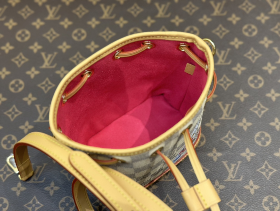 Louis Vuitton Haute Couture Classic Luxury Handbag Shoulder Crossbody 8