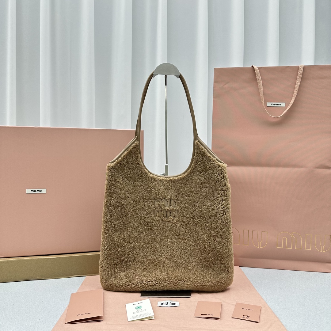 Miu Miu {Lamb wool brown}miumiu counter limited edition|Furry bag