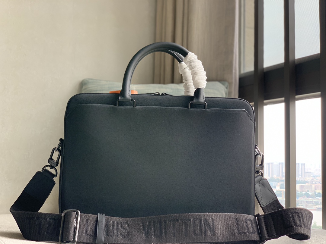 Louis Vuitton LVPILOT BriefcaseM23778 black acrylic
