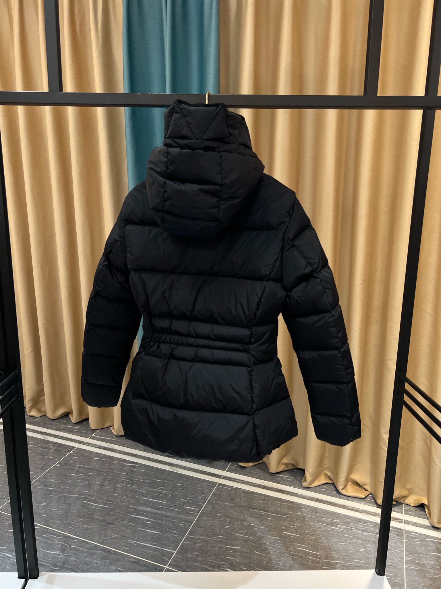 “MONCLER.蒙口”23最新款女士短款连帽羽绒服官网同步更新️️秋冬新品Avoce短款女士羽绒服Av