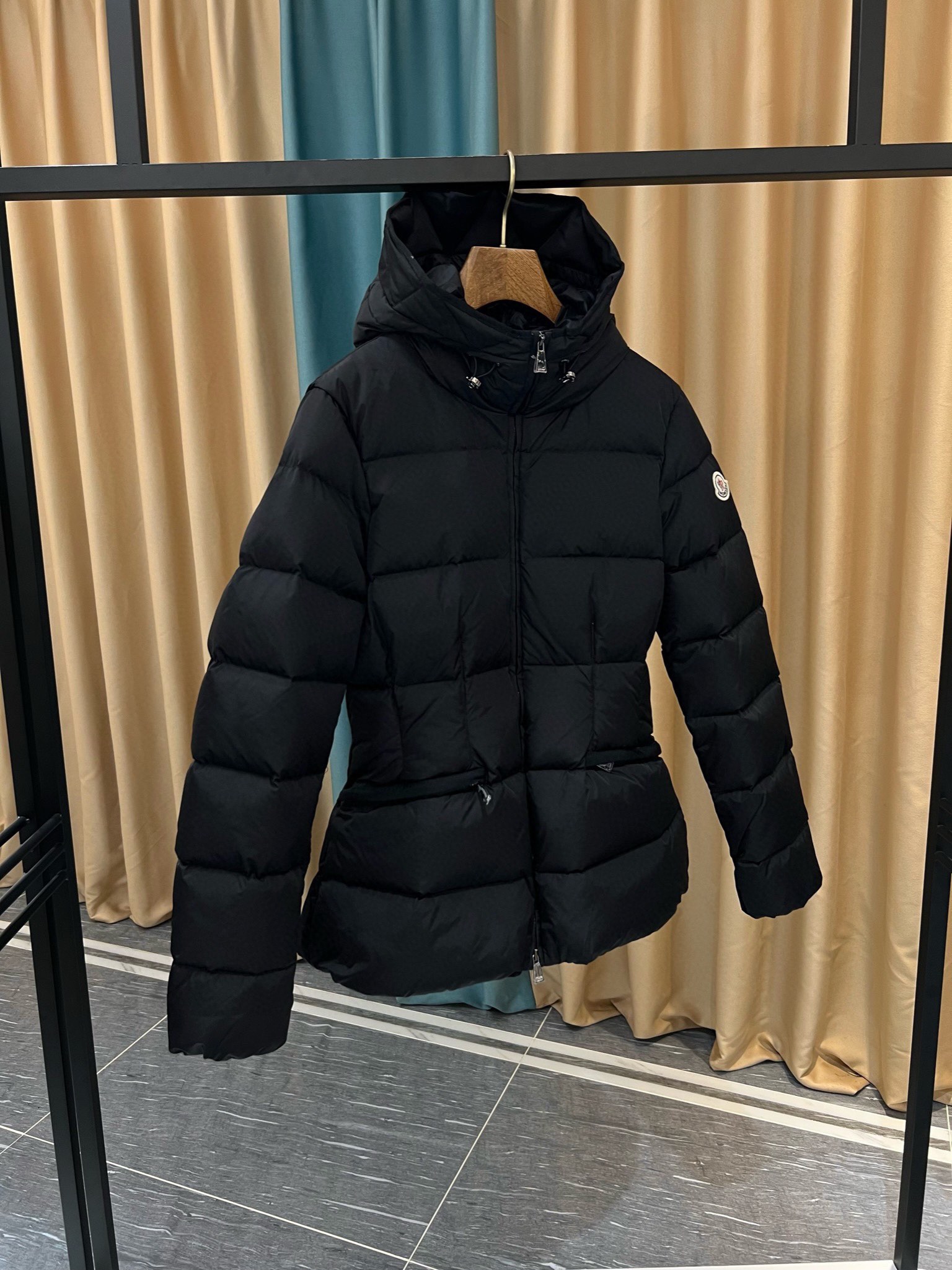 “MONCLER.蒙口”23最新款女士短款连帽羽绒服官网同步更新️️秋冬新品Avoce短款女士羽绒服Av