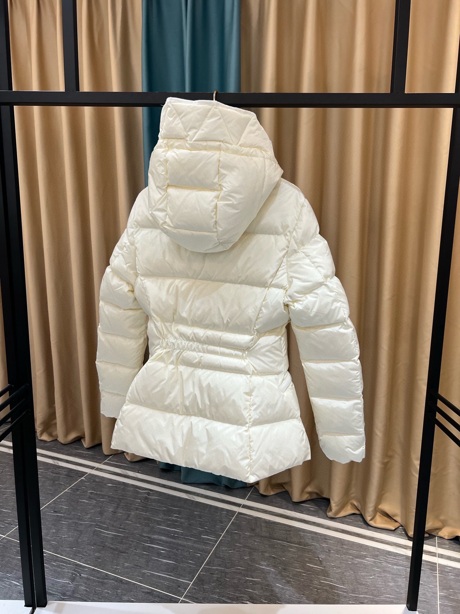 “MONCLER.蒙口”23最新款女士短款连帽羽绒服官网同步更新️️秋冬新品Avoce短款女士羽绒服Av