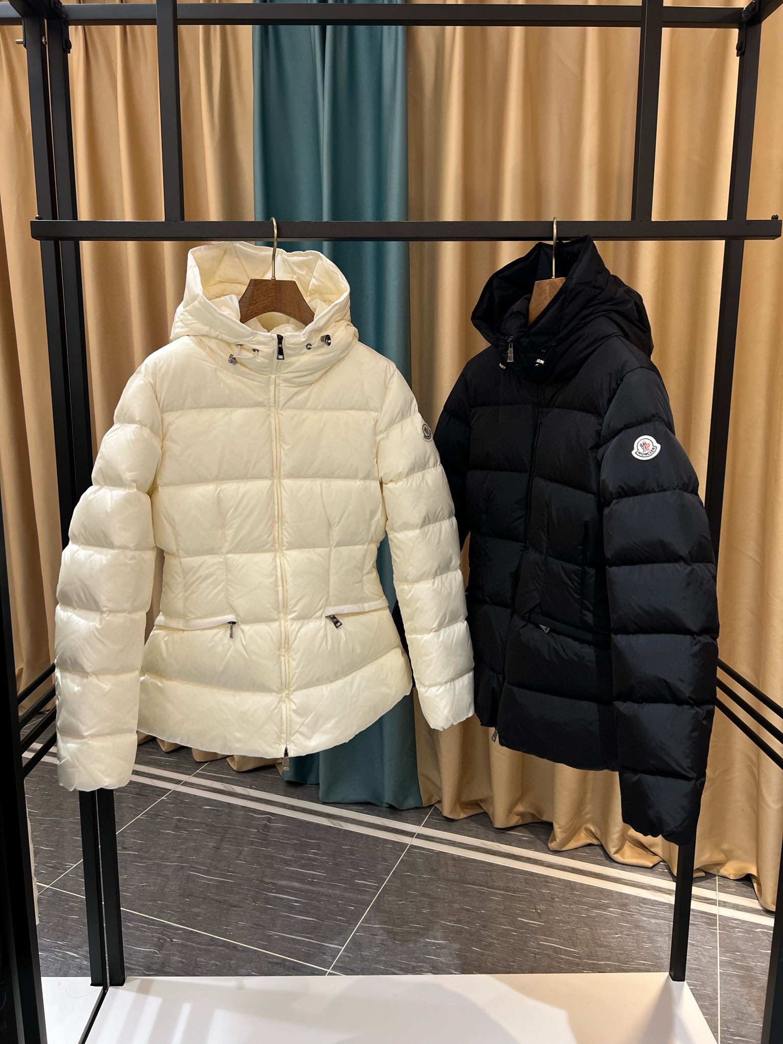 “MONCLER.蒙口”23最新款女士短款连帽羽绒服官网同步更新️️秋冬新品Avoce短款女士羽绒服Av