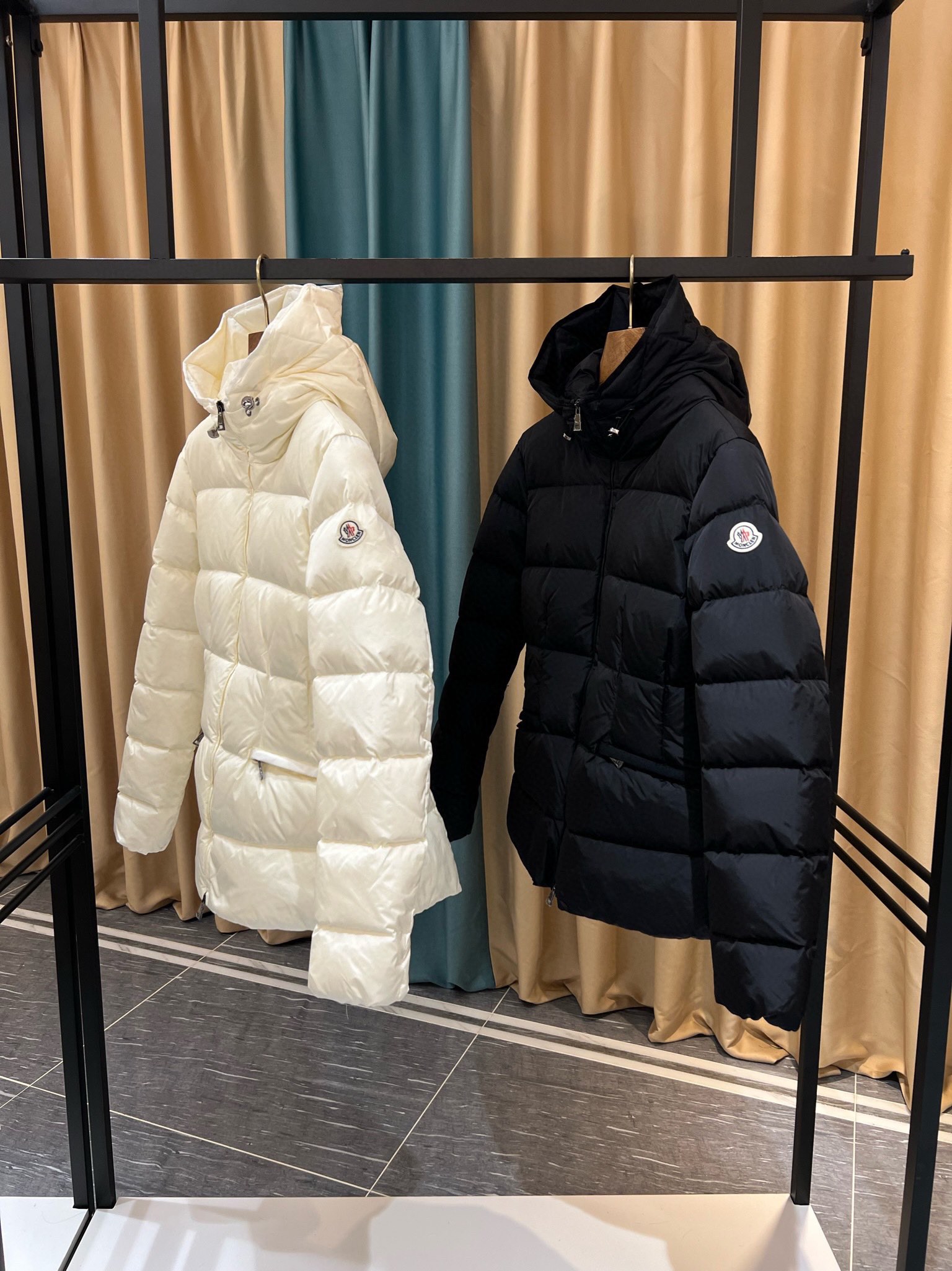 “MONCLER.蒙口”23最新款女士短款连帽羽绒服官网同步更新️️秋冬新品Avoce短款女士羽绒服Av