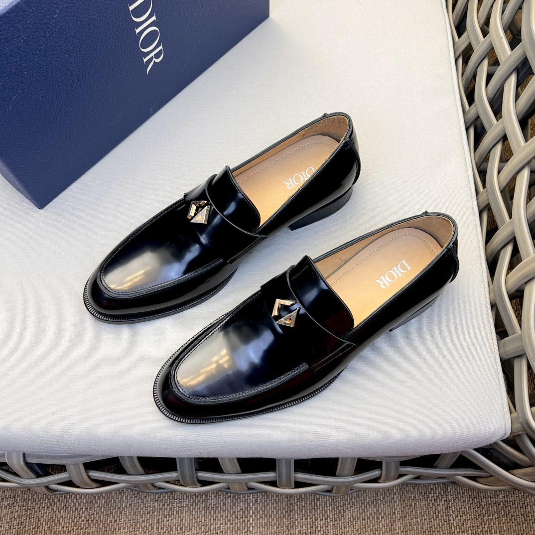 Diorディオールデビス靴｜真皮製・洗練されたスタイル