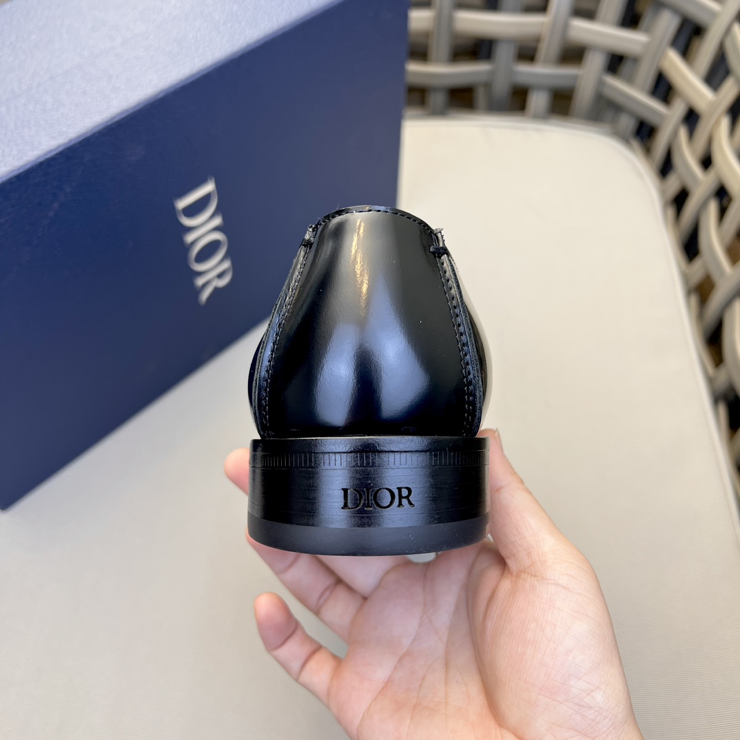 Diorディオールデビス靴｜真皮製・洗練されたスタイル