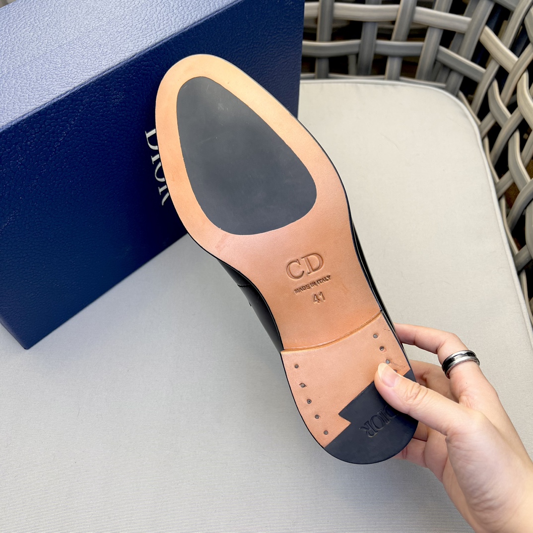 Diorディオールデビス靴｜真皮製・洗練されたスタイル