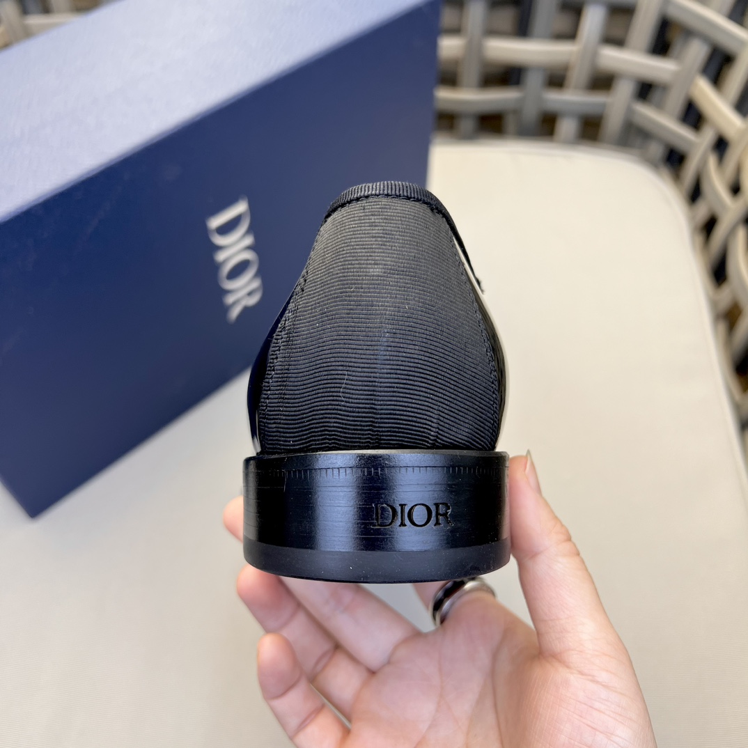 Diorディオールデビースニーカー|真皮底の高級正装靴|洗練されたデザイン