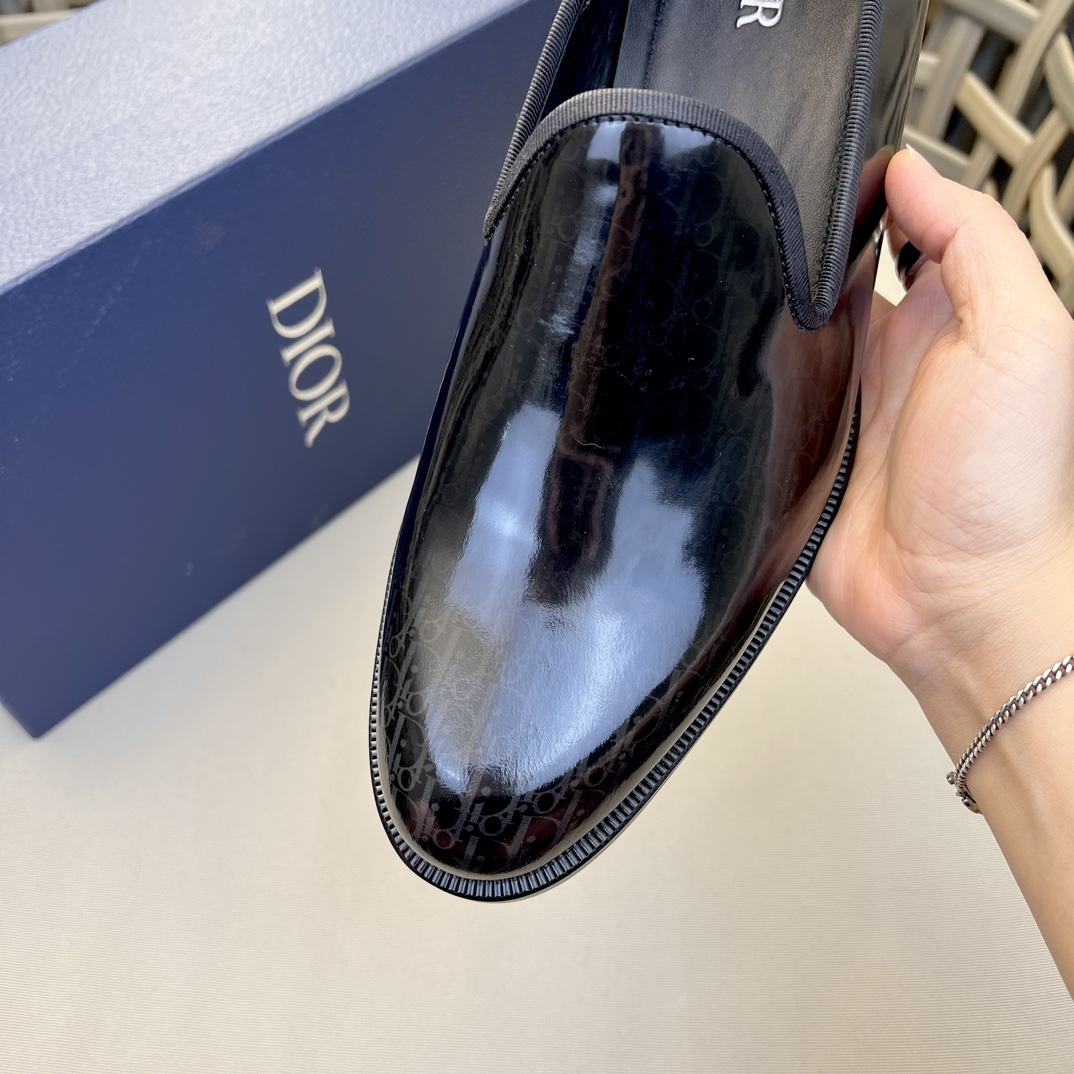 Diorディオールデビースニーカー|真皮底の高級正装靴|洗練されたデザイン