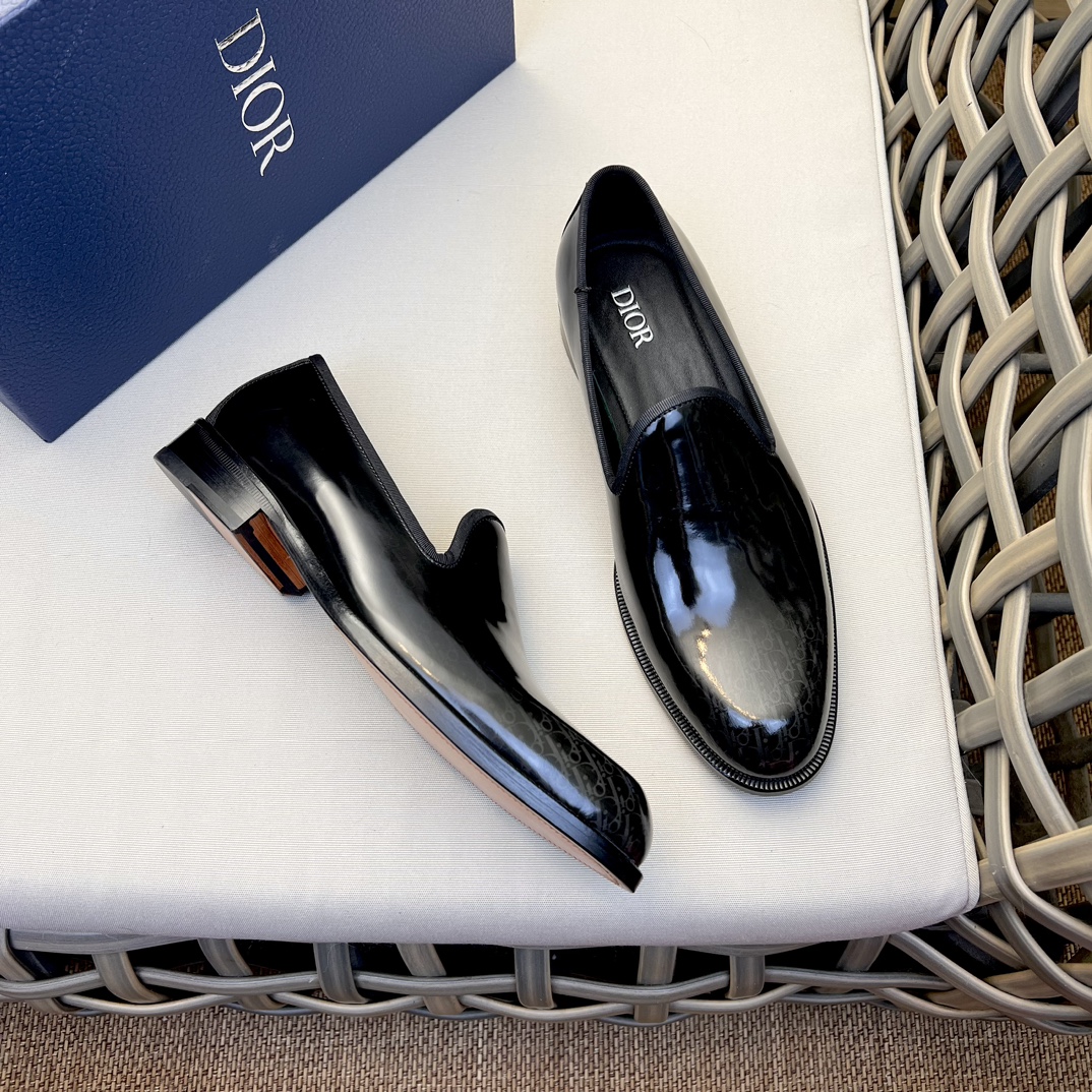 Diorディオールデビースニーカー|真皮底の高級正装靴|洗練されたデザイン