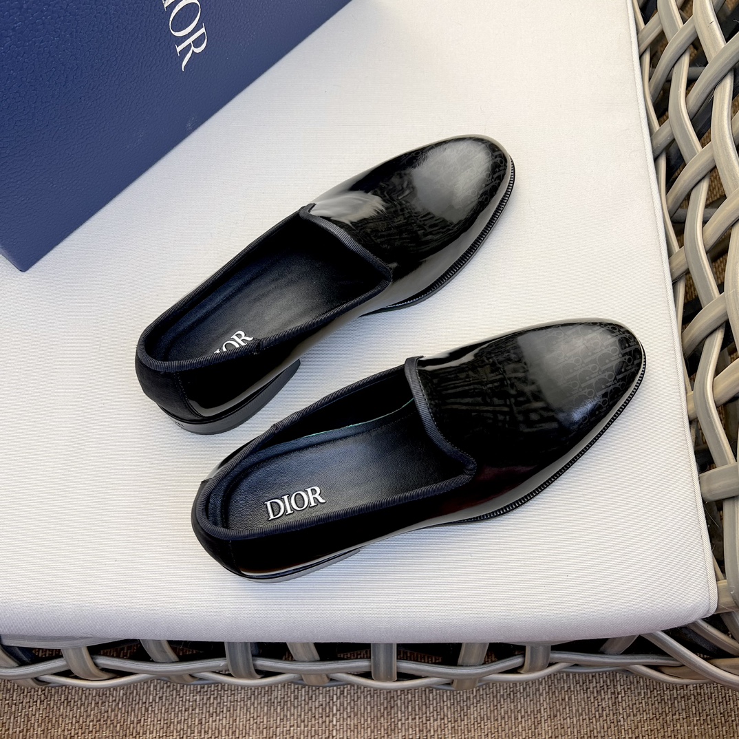 Diorディオールデビースニーカー|真皮底の高級正装靴|洗練されたデザイン