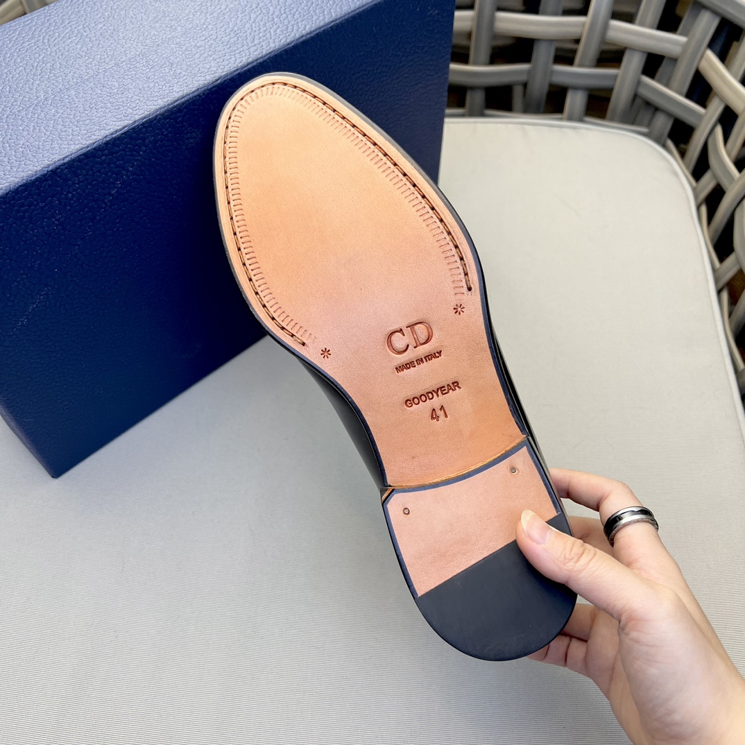 Diorディオールデビースニーカー|真皮底の高級正装靴|洗練されたデザイン