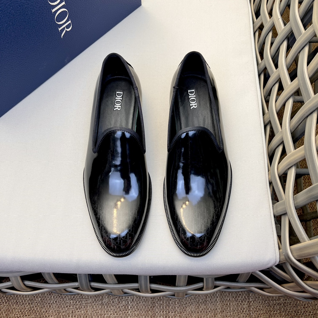 Diorディオールデビースニーカー｜真皮底の高級正装靴｜洗練されたデザイン