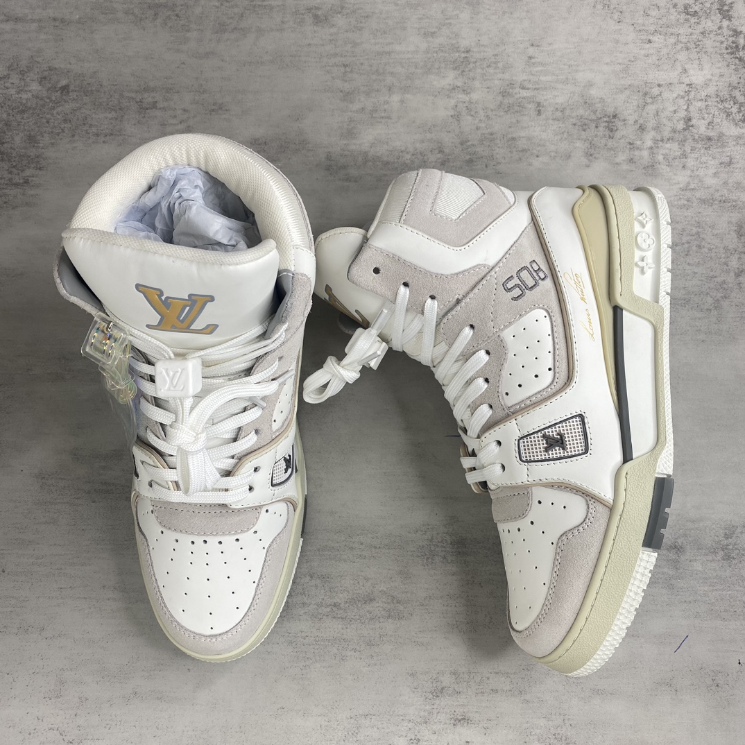 Louis Vuitton 新款上架 Lv TRAINER 此款 Trainer 城市限定高帮运动鞋呈现出源自 模型的创新