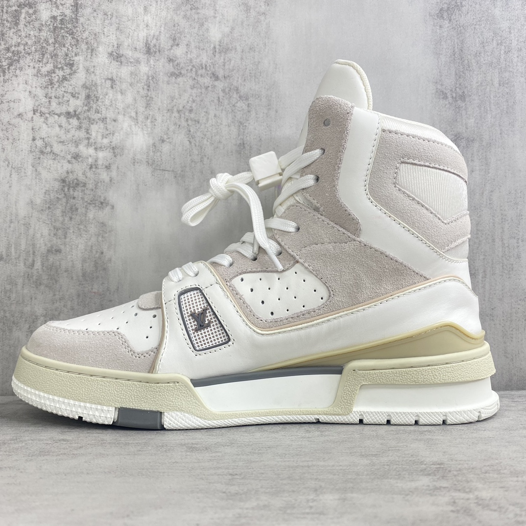 Louis Vuitton 新款上架 Lv TRAINER 此款 Trainer 城市限定高帮运动鞋呈现出源自 模型的创新