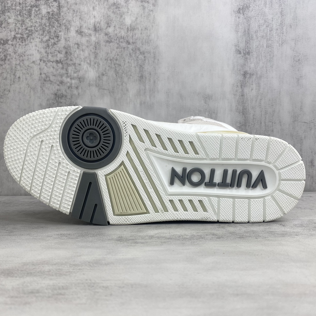 Louis Vuitton 新款上架 Lv TRAINER 此款 Trainer 城市限定高帮运动鞋呈现出源自 模型的创新