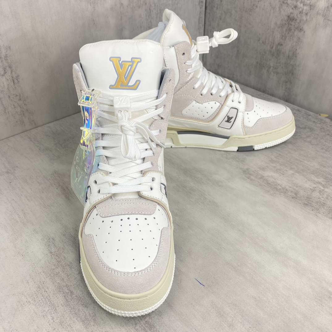 Louis Vuitton 新款上架 Lv TRAINER 此款 Trainer 城市限定高帮运动鞋呈现出源自 模型的创新