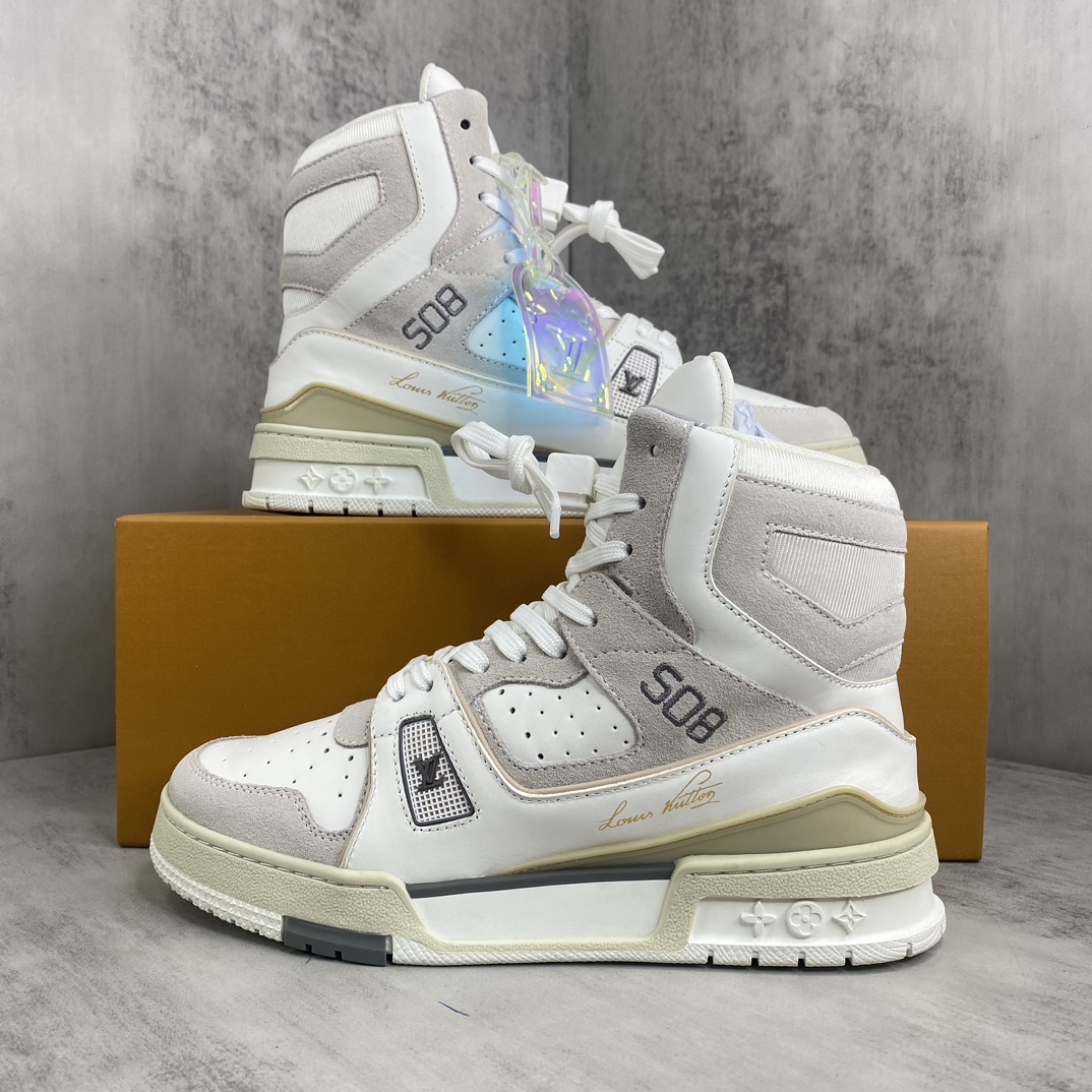 Louis Vuitton 新款上架 Lv TRAINER 此款 Trainer 城市限定高帮运动鞋呈现出源自 模型的创新