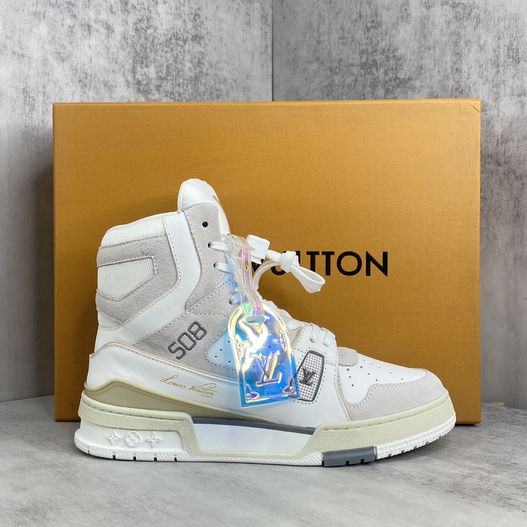 Louis Vuitton 新款上架 Lv TRAINER 此款 Trainer 城市限定高帮运动鞋呈现出源自 模型的创新