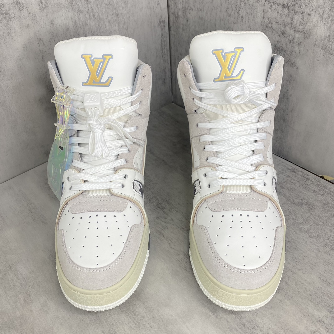Louis Vuitton 新款上架 Lv TRAINER 此款 Trainer 城市限定高帮运动鞋呈现出源自 模型的创新